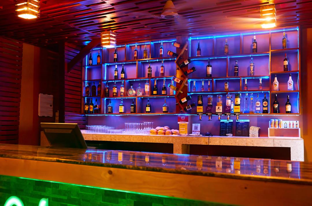 CalendersGH restaurant and bar in Takoradi