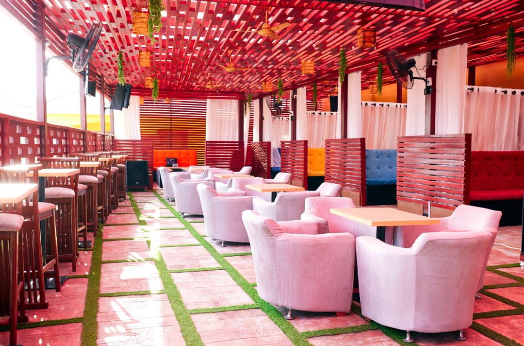 CalendersGH daytime garden seating for dining and events